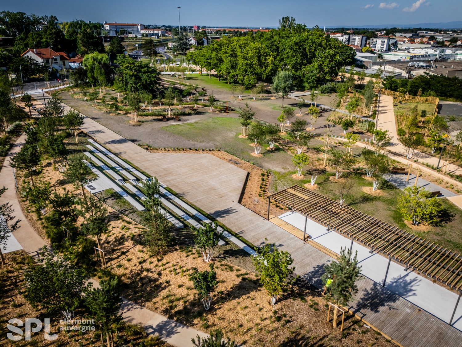 Vue aérienne du parc Saint-Jean (juin 2025) Vue aérienne du parc Saint-Jean (juin 2025)